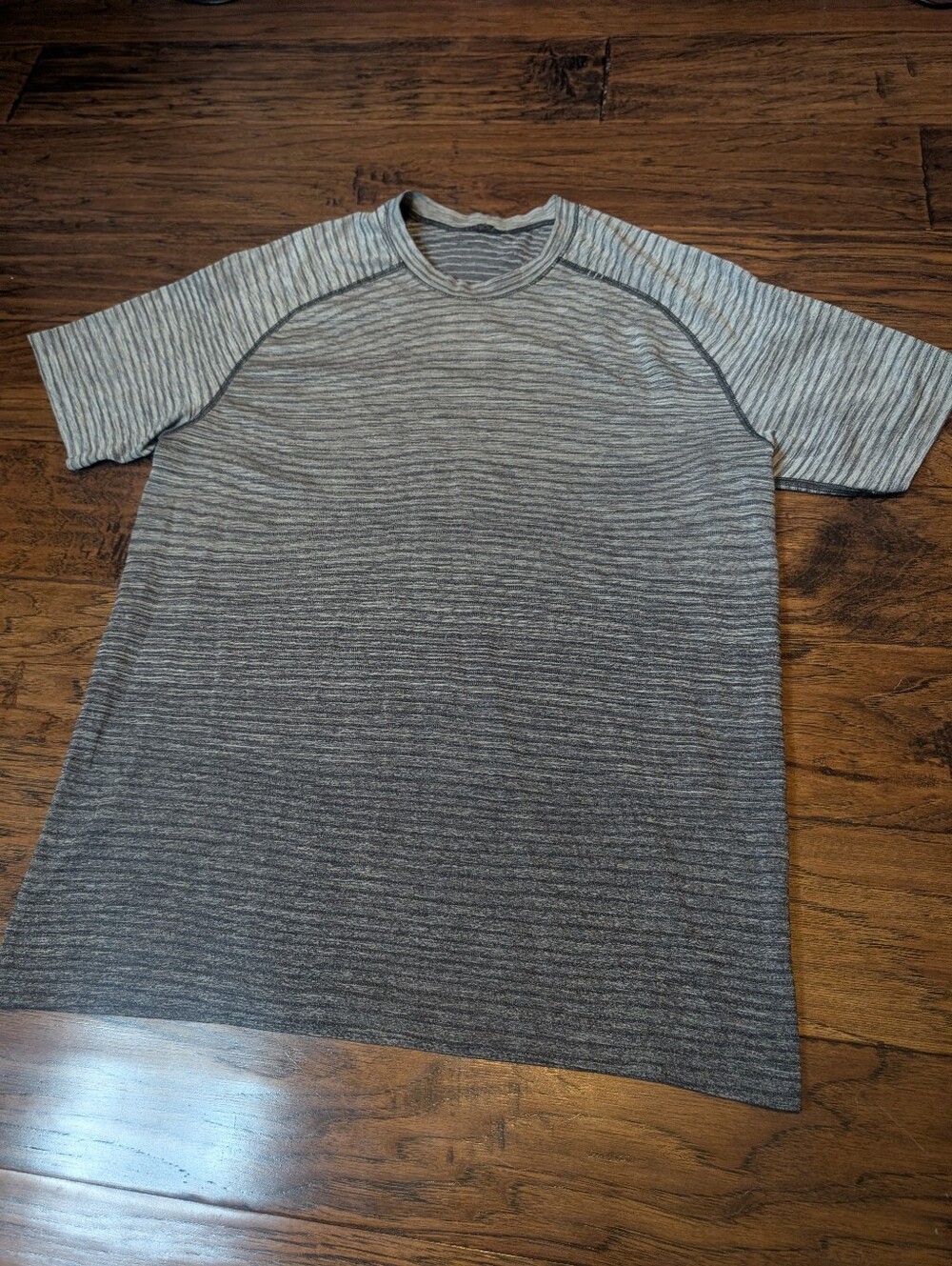Lululemon Grey Ombre Striped Men's Athletic Tshirt Size Medium